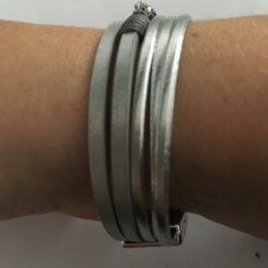 Leren armband zilverkleurig gevlochten