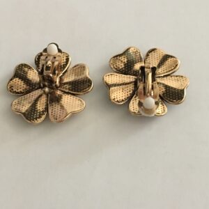 Alternative view of Clipoorbel goudkleurig met bloem