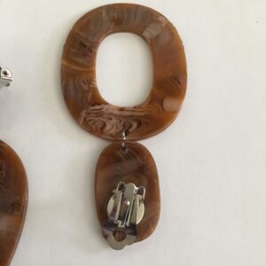 Clipoorbel hanger bruin