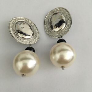 Alternative view of Clipoorbel hanger zilverkleurig met parel