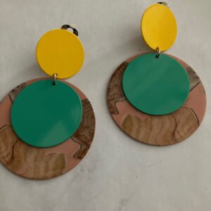 Clipoorbel metaal oud roze met metalen plaatjes turquoise en geel
