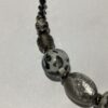 Ketting grijs met ronde kralen 3D