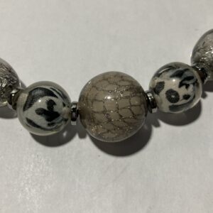 Ketting grijs met ronde kralen 3D