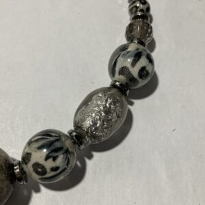 Ketting grijs met ronde kralen 3D