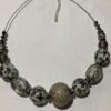Ketting grijs met ronde kralen 3D