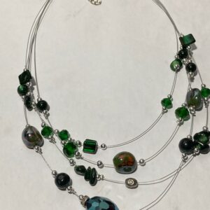 Ketting laagjes donkergroen