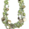 Ketting groen geketteld met schelpkralen