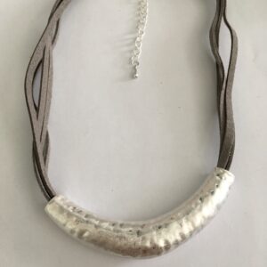 Ketting suède met metalen hanger