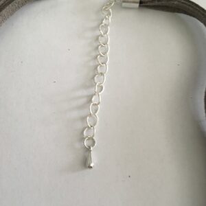 Ketting suède met metalen hanger