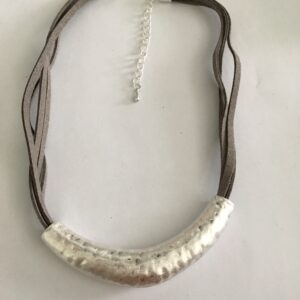 Ketting suède met metalen hanger