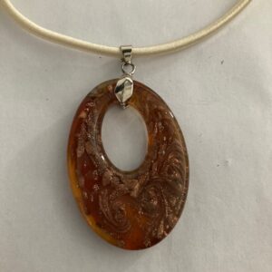 Ketting met handgemaakte hanger bruin
