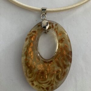 Ketting met handgemaakte hanger bruin