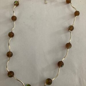Ketting bruine 3D ballen met zilverkleurige buisjes