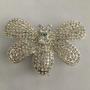 Magneetbroche vlinder zilverkleurig met strass