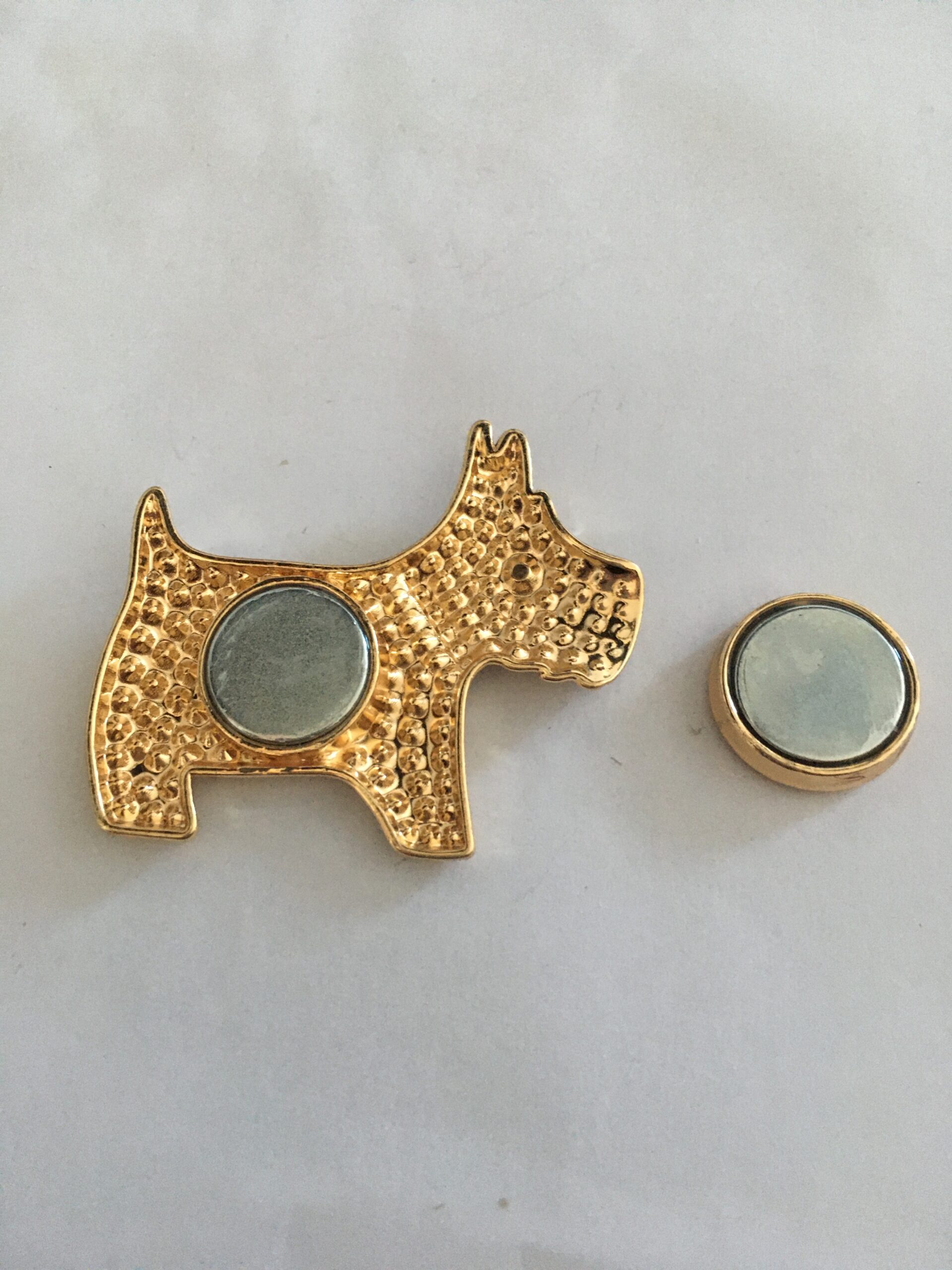 Magneetbroche goudkleurig Schotse Terrier