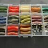 Doos met mix kleur tube kralen om zelf armbanden te maken