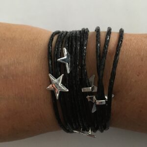 Armband zwart met magneetsluiting en sterretjes