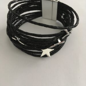 Armband zwart met magneetsluiting en sterretjes
