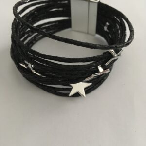 Armband zwart met magneetsluiting en sterretjes
