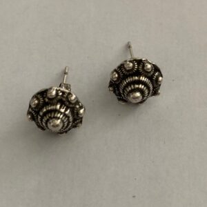 Verzilverde oorknopjes Zeeuwse knop