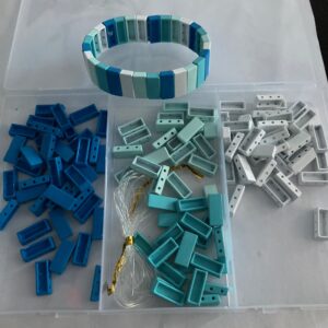 Meepakker: Doos hematiet kralen blauw, wit