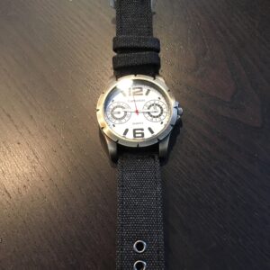 Horloge zwart met witte kast