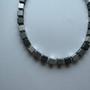 Aluminiumketting vierkante kralen grijs