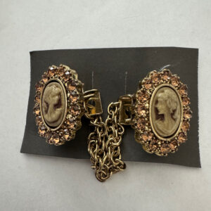 Vestclip camee met strass goudkleurig
