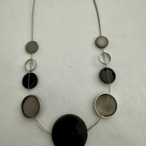 Ketting met zwarte en antraciete stenen