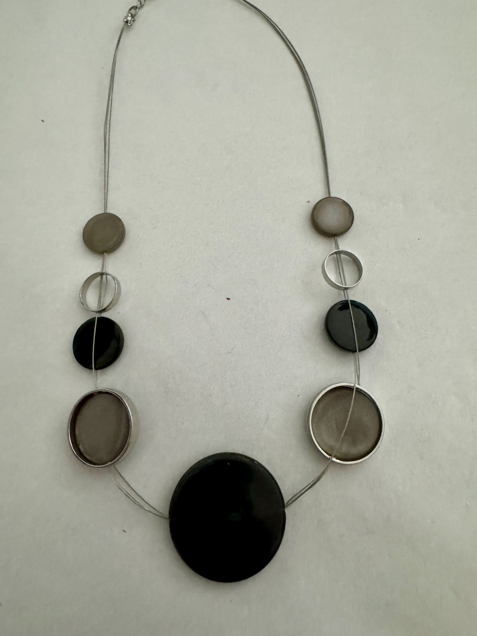 Ketting met zwarte en antraciete stenen