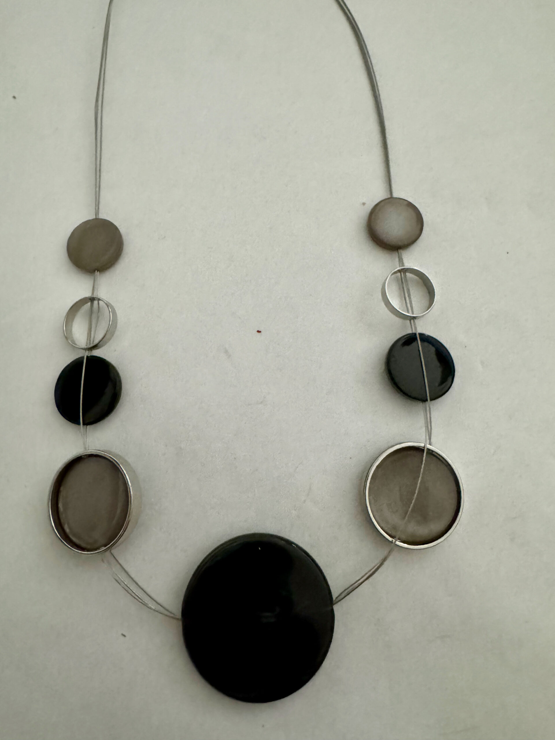 Ketting met zwarte en antraciete stenen