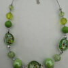 Ketting met groene kralen en metaaldraad