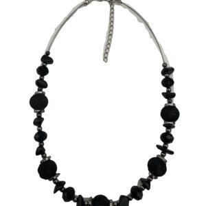 Ketting met zwarte bollen, kleine zwarte kralen en zilverkleurige kraaltjes
