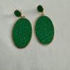 Mooie groene hangende oorbellen met goudkleurig randje