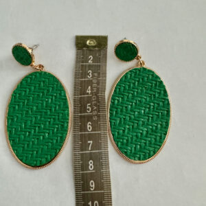 Mooie groene hangende oorbellen met goudkleurig randje