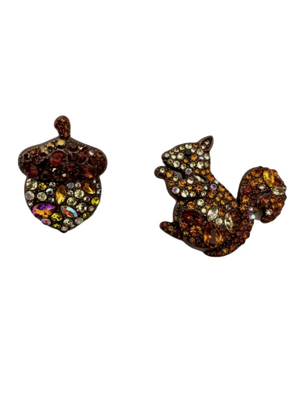 Broche eekhoorn met nootje met strass