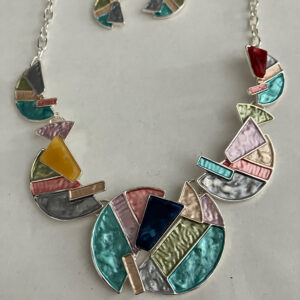 Ketting metaal gekleurd met bijpassende oorbellen