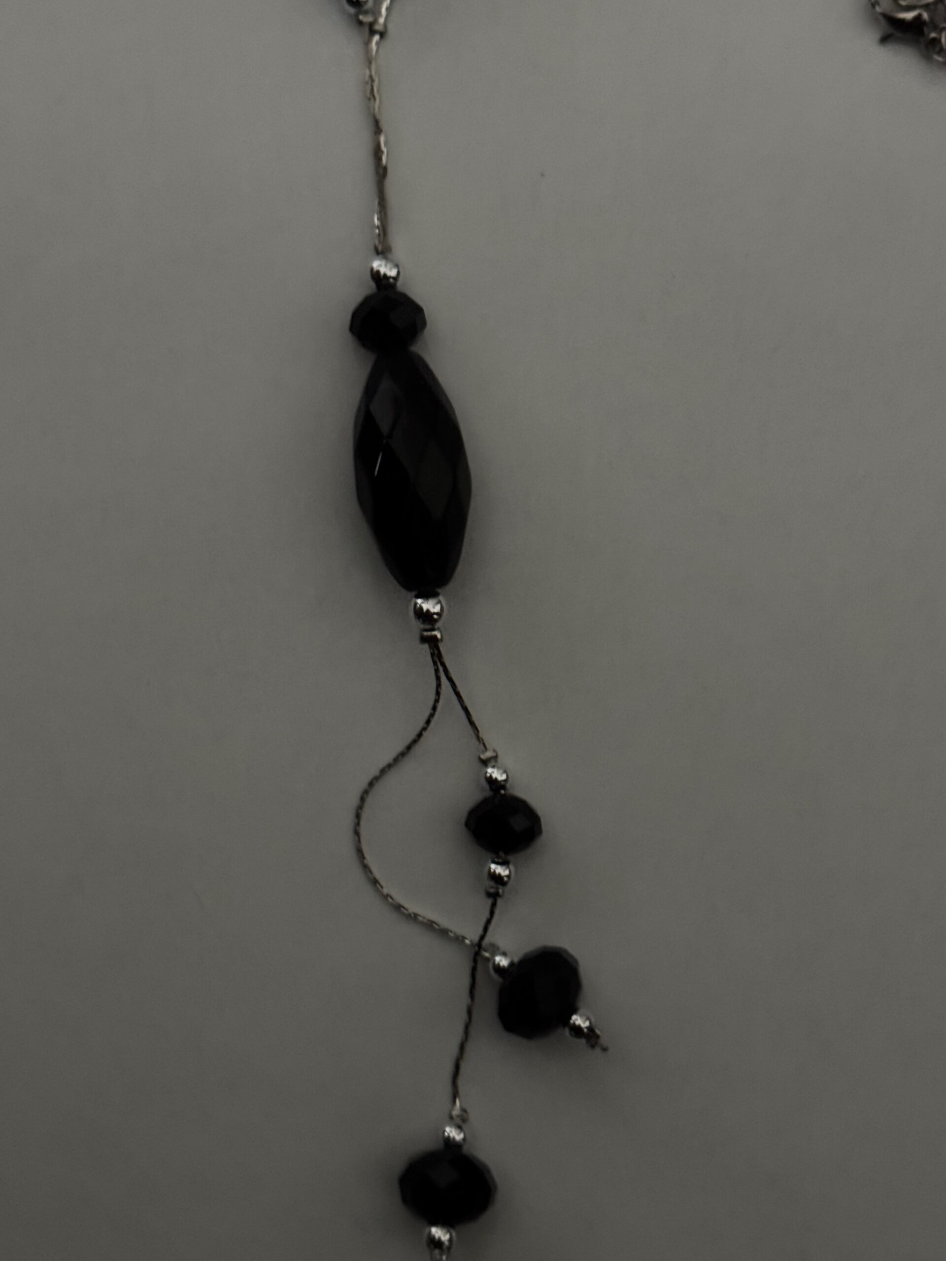 Ketting lang zwart metaal met kralen