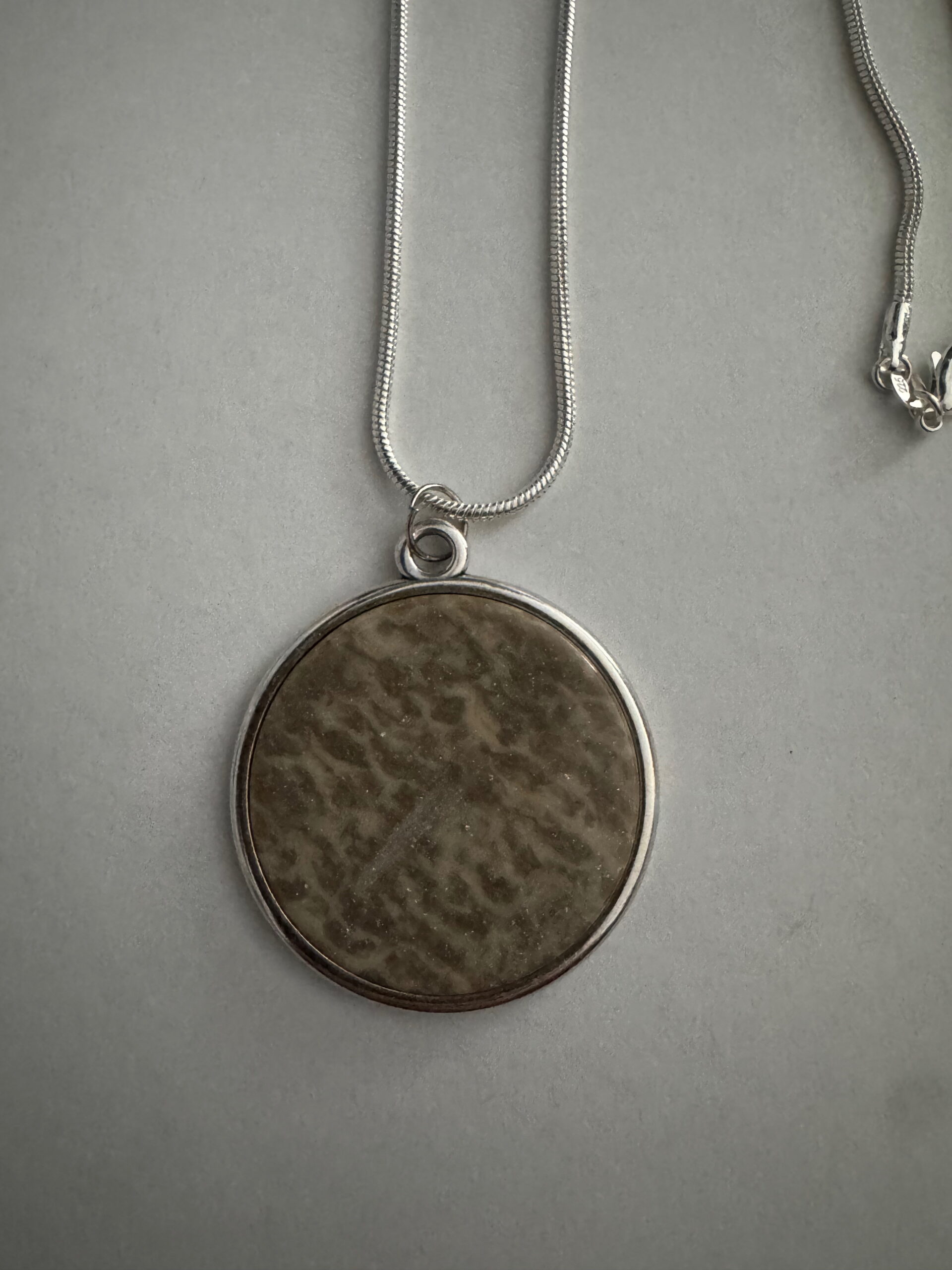 Ketting lang met hanger natuursteen