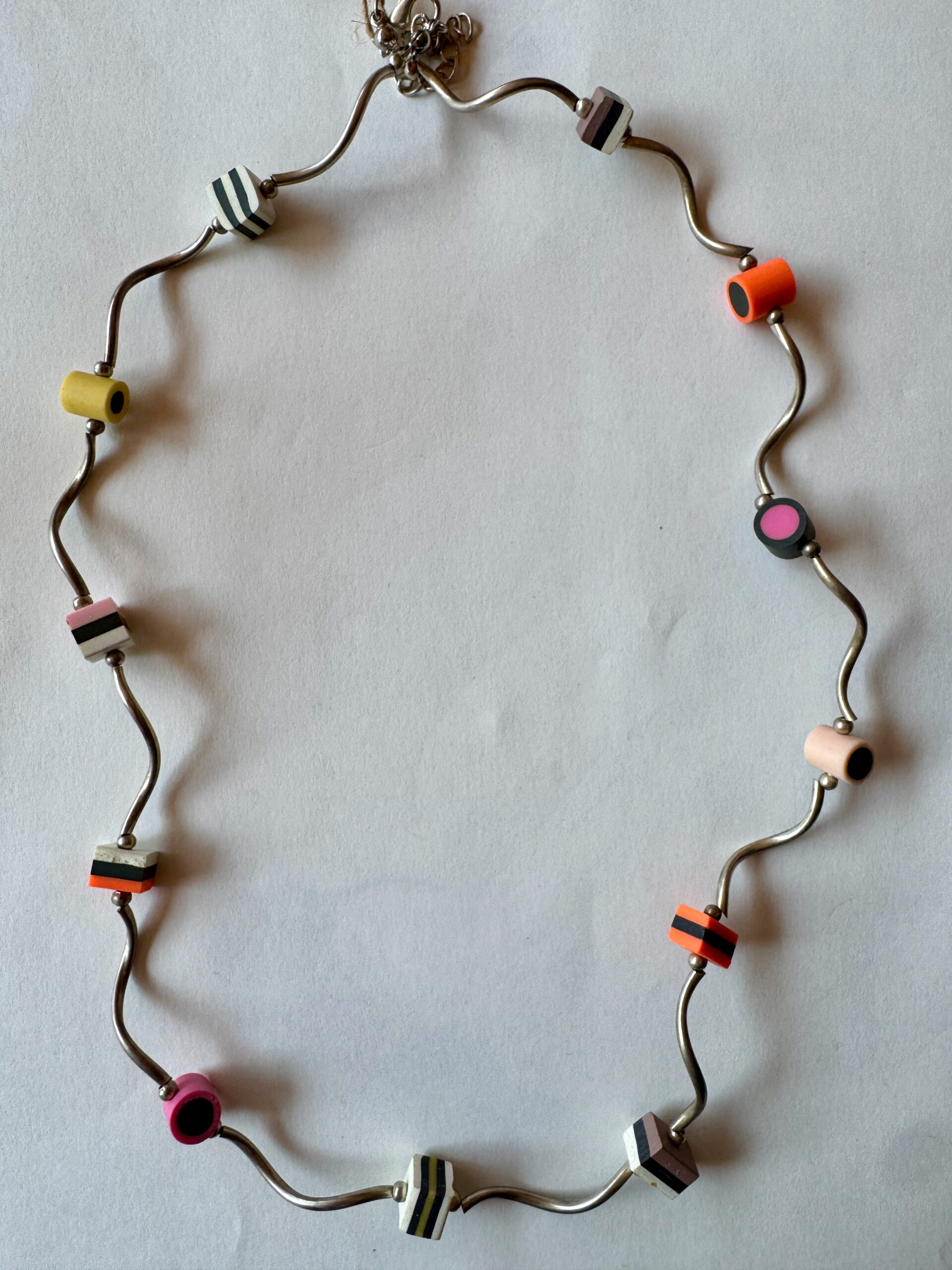 Ketting Engelse dropjes met zilverkleurige buisjes