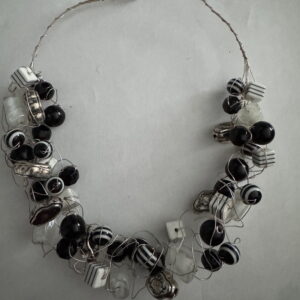 Kreukelketting verzilverd zwart/wit