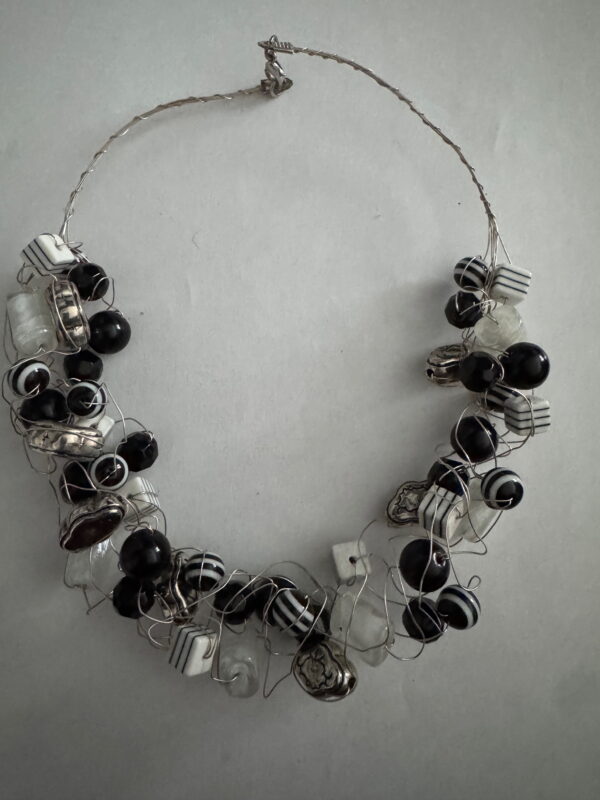Kreukelketting verzilverd zwart/wit