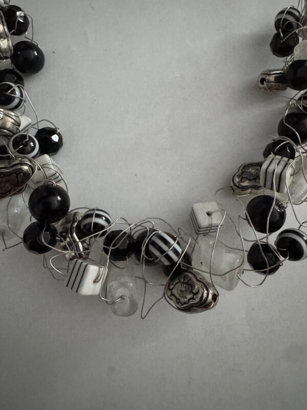 Kreukelketting verzilverd zwart/wit