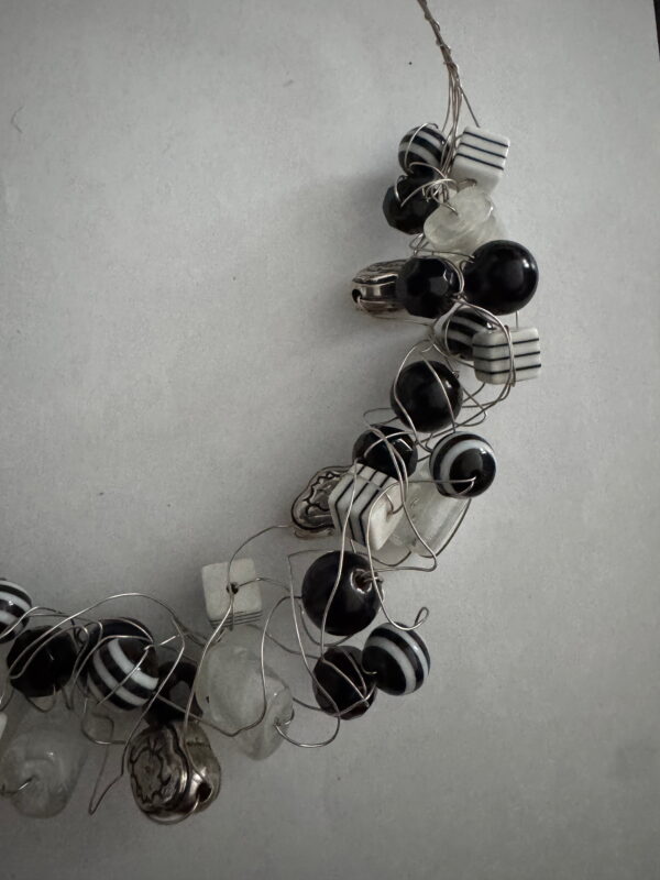 Kreukelketting verzilverd zwart/wit