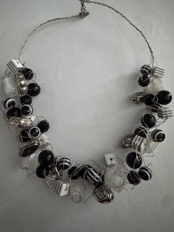 Kreukelketting verzilverd zwart/wit