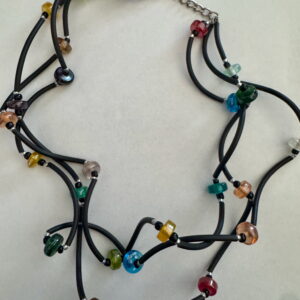 Kreukelketting rubber en glaskralen