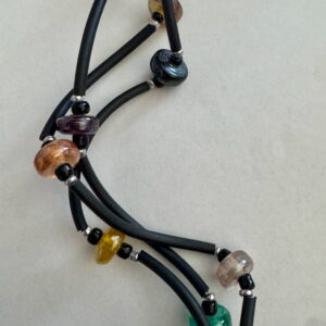 Kreukelketting rubber en glaskralen