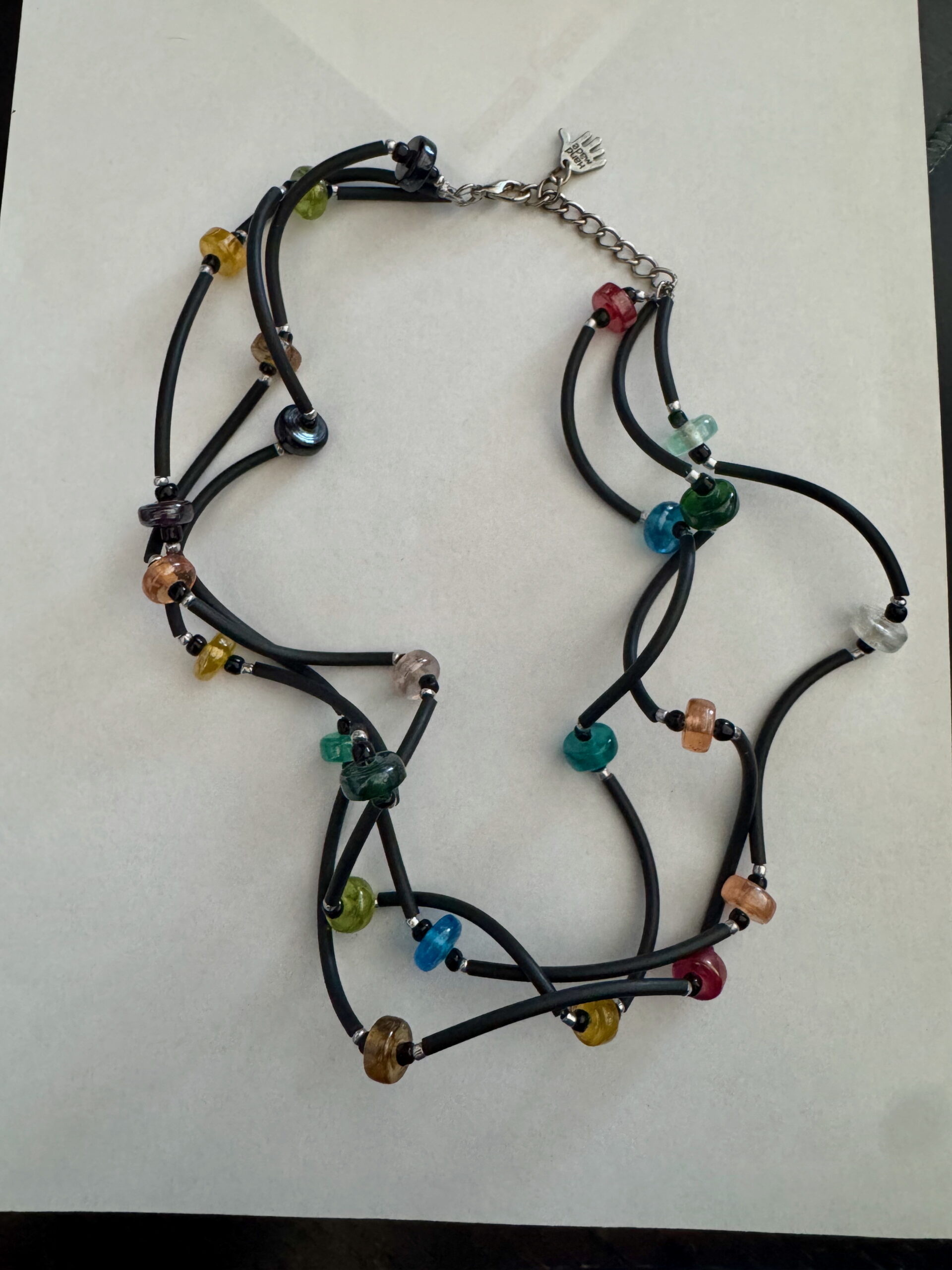 Kreukelketting rubber en glaskralen