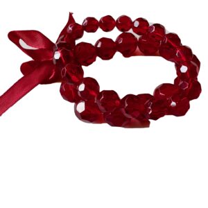 Armband op elastiek met rode facetkralen