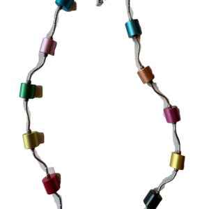 Ketting met aluminium cilinders en zilverkleurige buisjes